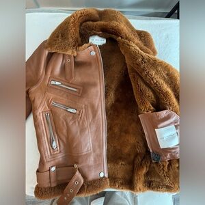 ARRIVALS sheepskin & leather jacket - size M 

Designed in NYC. Barely worn.